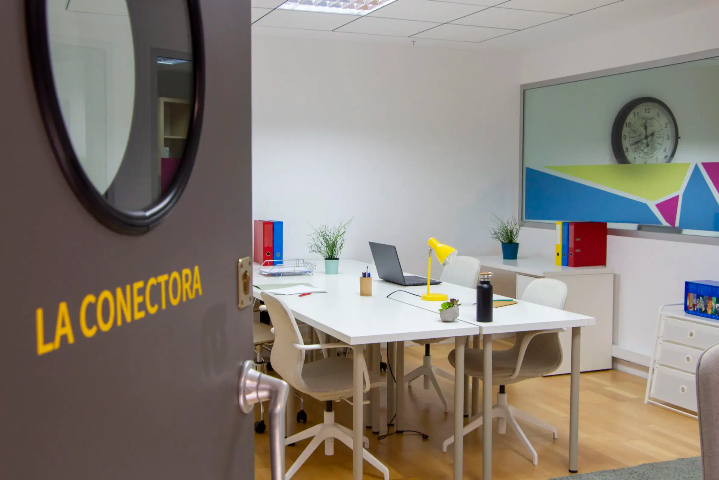 alquilar puesto en oficina compartida alicante