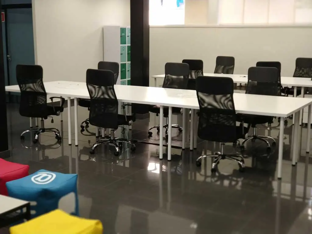 compartir mesa girona